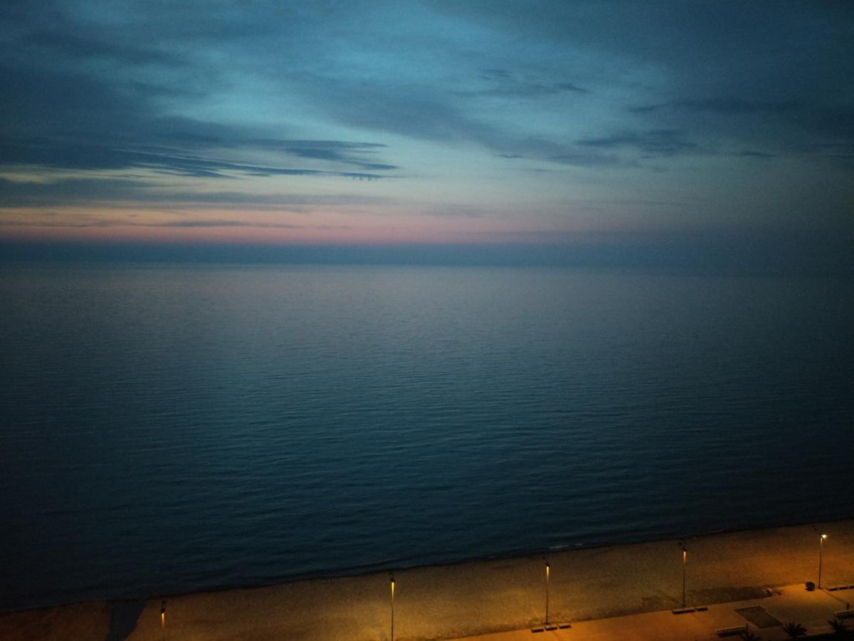 Апартаменты - Первая Линия! Batoemi Buitenkant foto